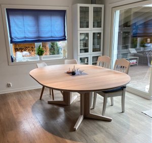 Oslo V,  spisebord, uttrekksbord, rundt bord, heltre, ask, eik, kjøkkenbord, spisestue, spisestuebord, langbord, håndlaget