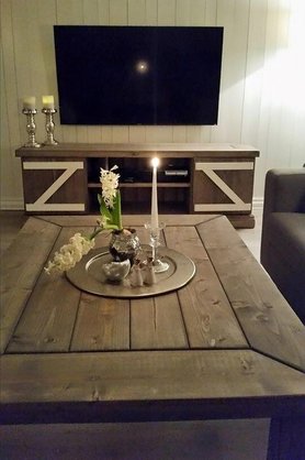 Sofabord og tv-benk skreddersydd i rustikk stil til hjem og hytte