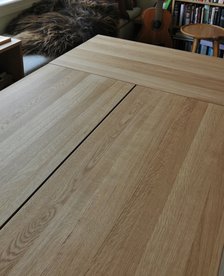 Bordplate av eik på spisebord